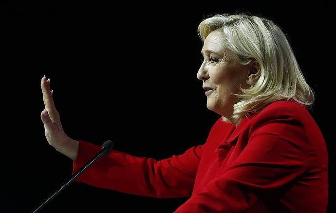 Marine Le Pen EPA-EFE / GUILLAUME HORCAJUELO