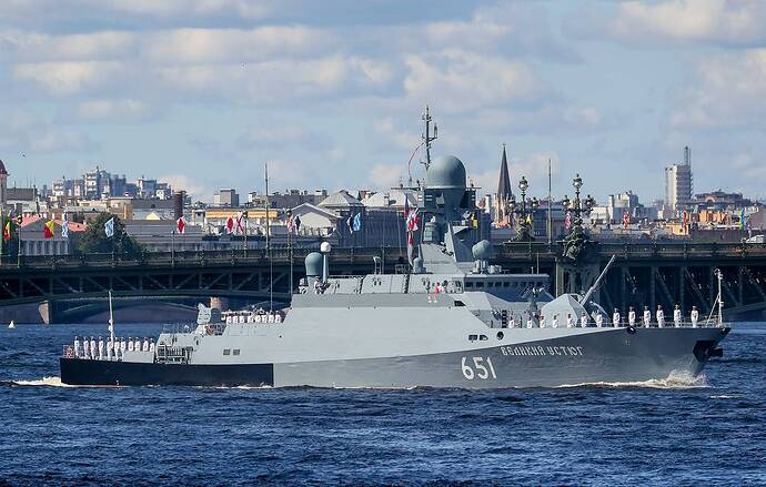 Tàu tên lửa nhỏ Veliky Ustyug Peter Kovalev / TASS