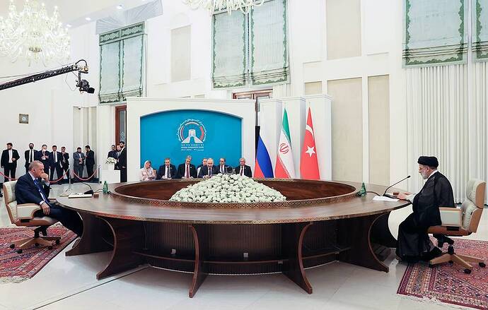 Tổng thống Thổ Nhĩ Kỳ Recep Tayyip Erdogan, Tổng thống Nga Vladimir Putin và Tổng thống Iran Ebrahim Raisi Sergei Savostyanov / TASS