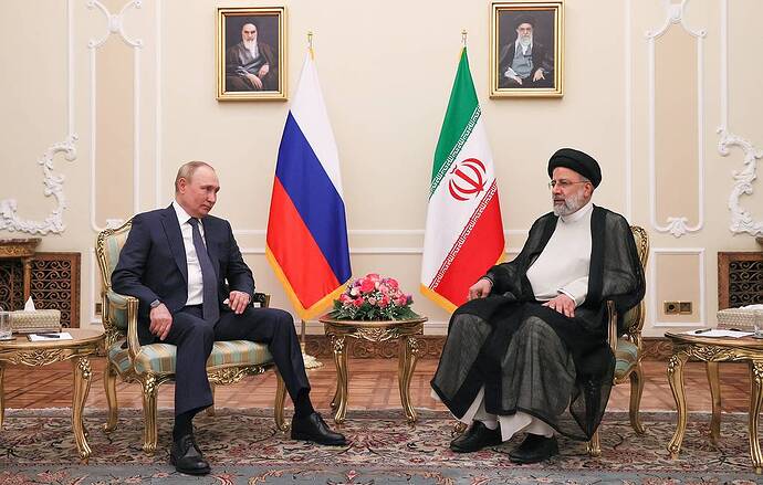 Tổng thống Nga Vladimir Putin và Tổng thống Iran Ebrahim Raisi Sergei Savostyanov / TASS