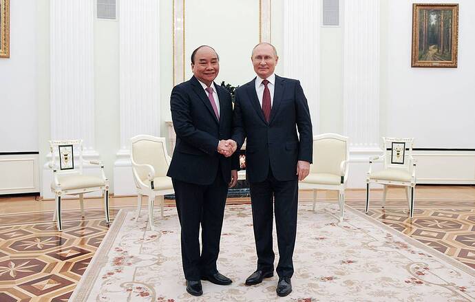 Tổng thống Việt Nam Nguyễn Xuân Phúc và Tổng thống Nga Vladimir Putin Mikhail Klimentyev / Văn phòng Thông tin và Báo chí Tổng thống Nga / TASS
