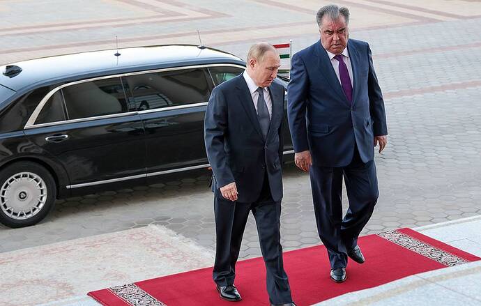 Tổng thống Nga Vladimir Putin và Tổng thống Tajikistani Emomali Rahmon Alexander Shcherbak / TASS