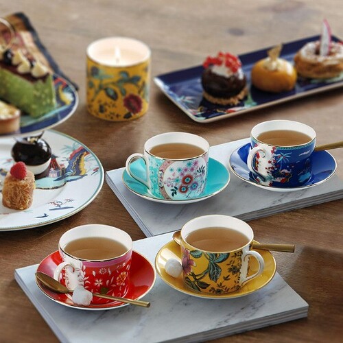 Bộ trà Wedgwood Wonderlust Straight là nét chấm phá đầy màu sắc cho bàn tiệc ngày Tết