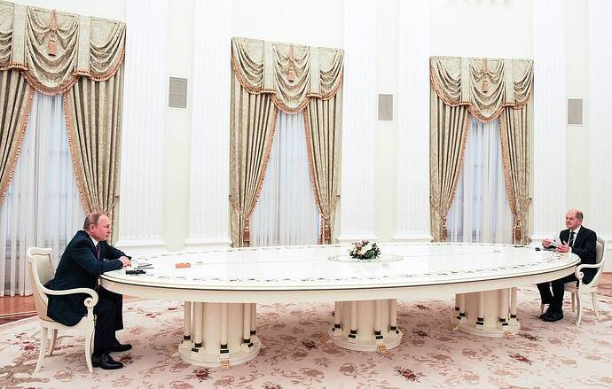 Tổng thống Nga Vladimir Putin và Thủ tướng Đức Olaf Scholz Mikhail Klimentyev / Văn phòng Thông tin và Báo chí Tổng thống Nga / TASS