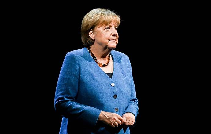 CA SĨ EPA-EFE/FILIP Angela Merkel