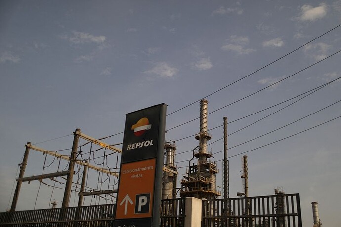 Peru cho phép khởi động tạm thời nhà máy lọc dầu Repsol sau sự cố dầu tràn