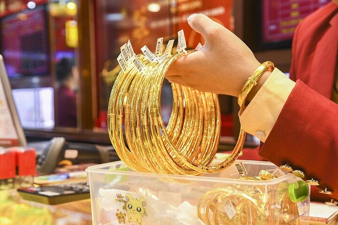 Giá vàng hôm nay 9/10: Kéo dài đà leo đỉnh, vượt 4.000 USD/ounce- Ảnh 1.