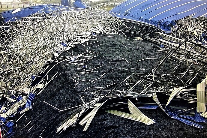 Kho than Nhà máy Nhiệt điện Vũng Áng 2 đổ sập trong bão Bualoi - 1