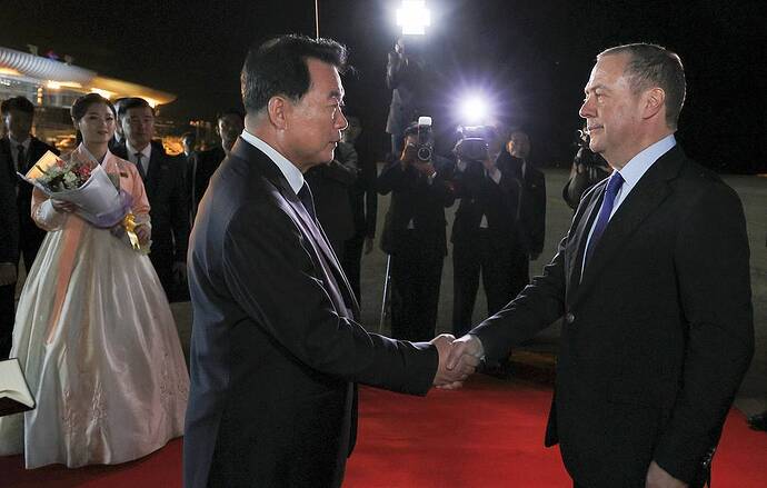 Phó Chủ tịch Hội đồng An ninh Nga Dmitry Medvedev Yekaterina Shtukina/POOL/TASS