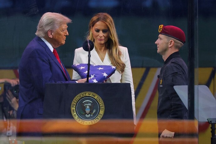 binh lính, khí tài mỹ duyệt binh đúng ngày sinh nhật ông trump hình ảnh 11 binh linh, khi tai my duyet binh dung ngay sinh nhat ong trump hinh anh 11