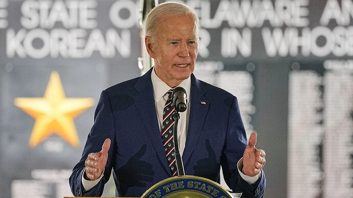 Tổng thống Trump cáo buộc ông Biden sử dụng bút ký tự động, tố Nhà Trắng đang che giấu ‘một trong những bê bối lớn nhất lịch sử
