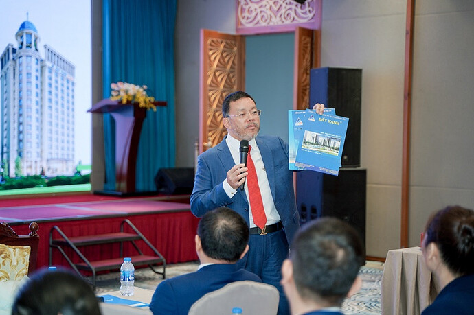 Đất Xanh (DXG): Ông Lương Trí Thìn đặt tham vọng vốn hóa vượt mốc 10 tỷ USD Đất Xanh (DXG): Ông Lương Trí Thìn đặt tham vọng vốn hóa vượt mốc 10 tỷ USD