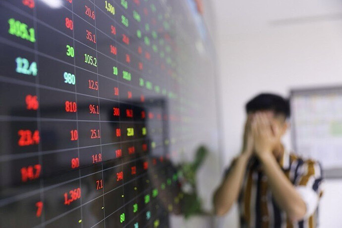Cổ phiếu DXG bất ngờ tăng cận trần, thanh khoản đột biến trong phiên cuối tuần “rực lửa”