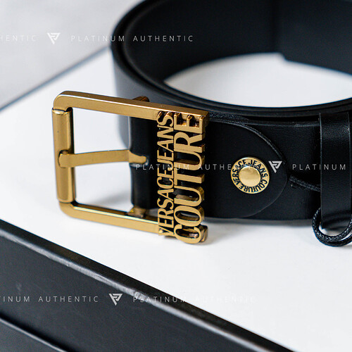 Có thể là hình ảnh về đồng hồ đeo tay và văn bản