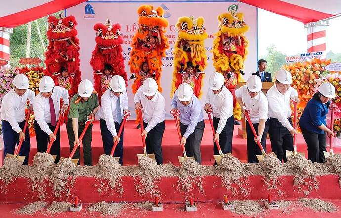 Các đại biểu thực hiện nghi thức khởi công 3 dự án hạ tầng môi trường, cấp nước và năng lượng phục vụ Hội nghị APEC 2027 trên địa bàn đặc khu Phú Quốc. Ảnh: Trung Chánh. Các đại biểu thực hiện nghi thức khởi công 3 dự án hạ tầng môi trường, cấp nước và năng lượng phục vụ Hội nghị APEC 2027 trên địa bàn đặc khu Phú Quốc. Ảnh: Trung Chánh.