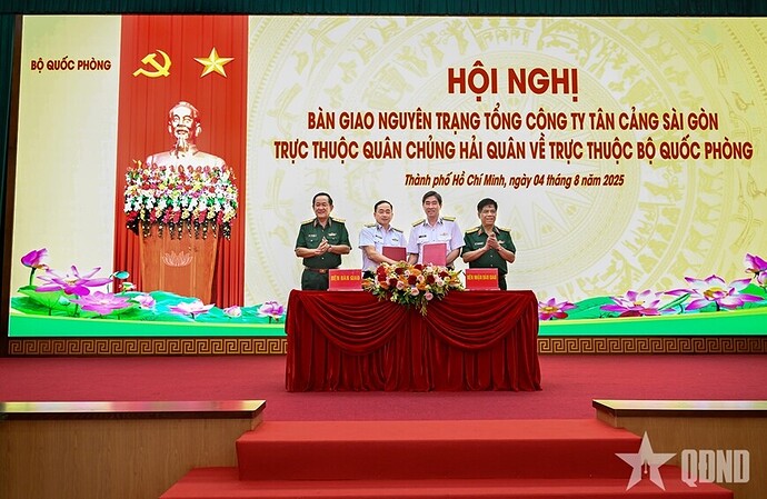 Bàn giao nguyên trạng Tổng công ty Tân Cảng Sài Gòn trực thuộc Quân chủng Hải quân về trực thuộc Bộ Quốc phòng