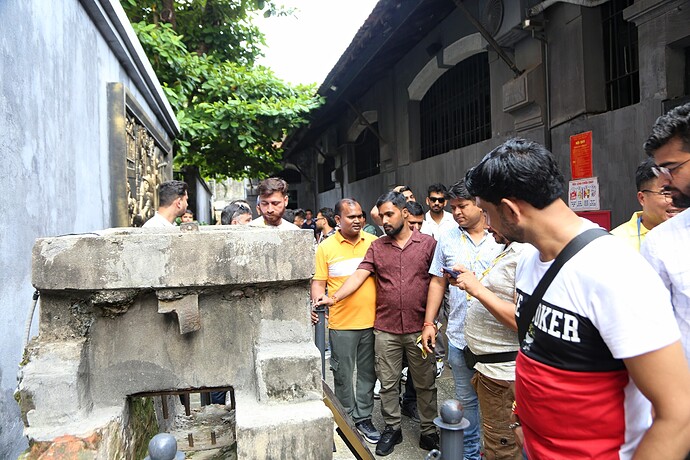 Những nhóm đầu tiên trong đoàn 4.500 khách của tỷ phú Ấn Độ tham quan địa điểm nào ở Hà Nội?- Ảnh 9.