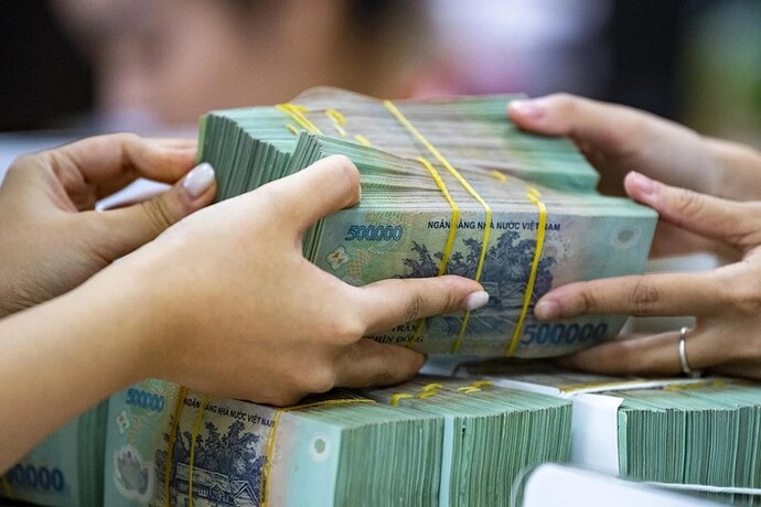 Hàng loạt ngân hàng tăng lãi suất tiền gửi: Chuyên gia dự báo gì?- Ảnh 1. Hàng loạt ngân hàng tăng lãi suất tiền gửi: Chuyên gia dự báo gì?- Ảnh 1.