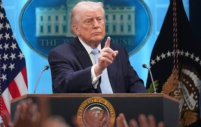Tổng thống Mỹ Donald Trump (Ảnh AP/ Mark Schiefelbein)