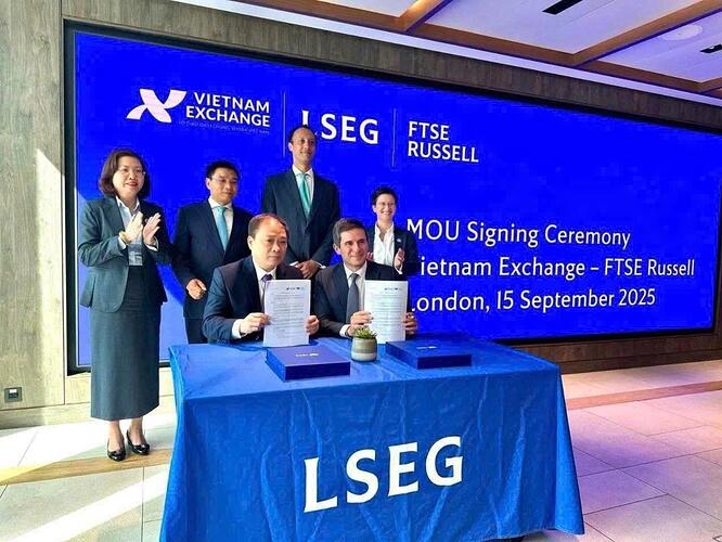 z7015917895156_a92309566cc6e5f9fee2aff5ac8deb99