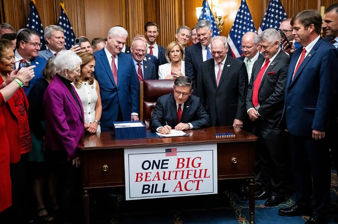 3 ngày đếm ngược, hạn chót hoãn áp thuế đối ứng ‘tiến rồi lại lùi’: Ông Trump đang toan tính gì?- Ảnh 1.