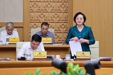 Bộ trưởng Bộ Nội vụ Phạm Thị Thanh Trà báo cáo tại Hội nghị - Ảnh: VGP/Nhật Bắc