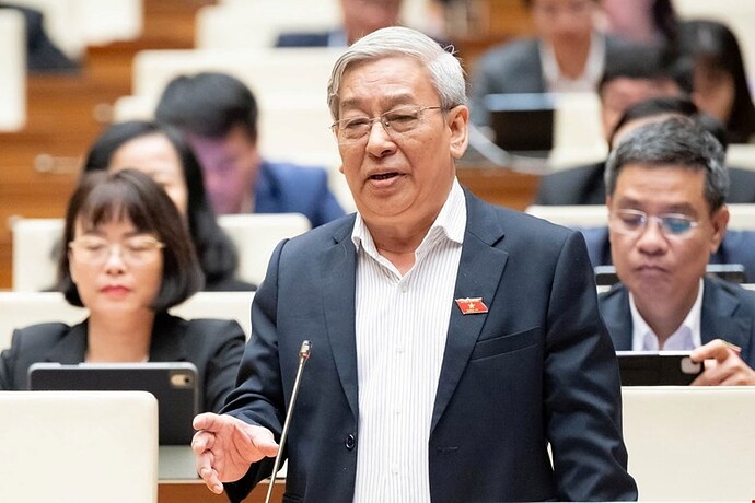 Đại biểu Quốc hội đề xuất cấm tuyệt đối hành vi ép buộc mua bảo hiểm khi vay vốn