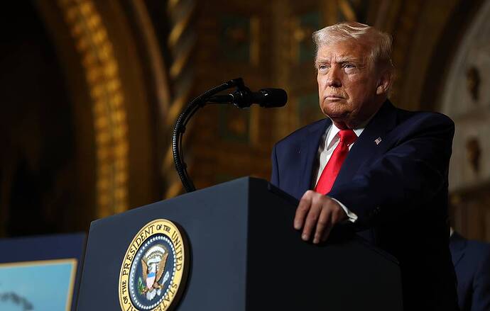 Ảnh chụp Tổng thống Mỹ Donald Trump bởi Tasos Katopodis/Getty Images