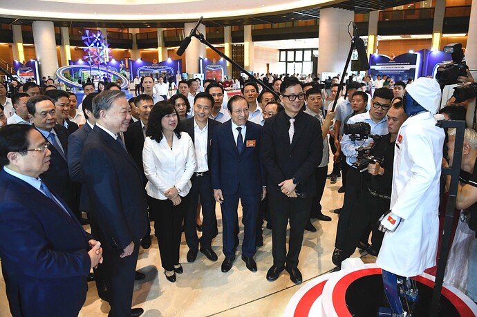 Tổng Bí thư: “Liên thông các tuyến bệnh viện, giảm chi phí cho người bệnh”