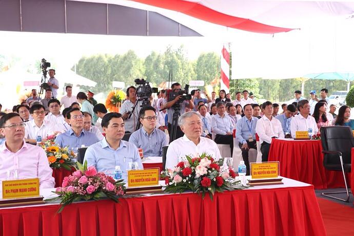 Phó Thủ tướng Thường trực Chính phủ Nguyễn Hòa Bình dự Lễ khánh thành 2 công trình giao thông tại Bình Thuận. Ảnh: VGP/Nguyễn Hoàng.