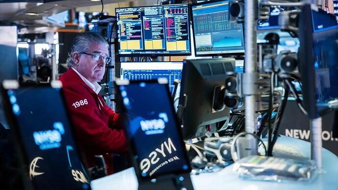 Dow Jones tương lai lao dốc hơn 600 điểm sau khi ông Trump tung đòn thuế mới