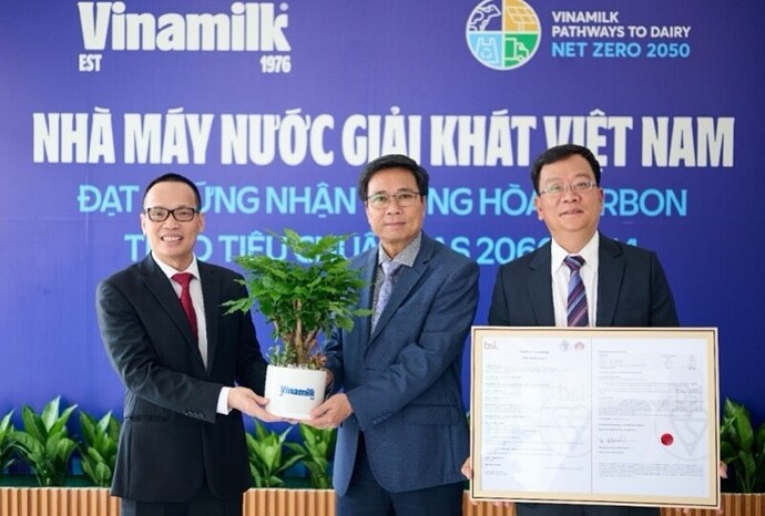 Công bố thêm một nhà máy đạt trung hoà Carbon, Vinamilk tiến nhanh trên hành trình đến Net Zero