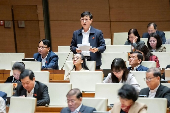 Đại biểu Quốc hội đề xuất cấm tuyệt đối hành vi ép buộc mua bảo hiểm khi vay vốn