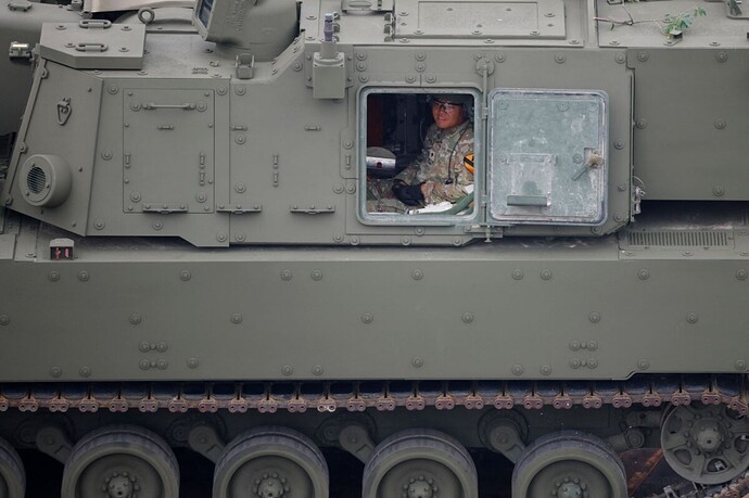 binh lính, khí tài mỹ duyệt binh đúng ngày sinh nhật ông trump hình ảnh 8 binh linh, khi tai my duyet binh dung ngay sinh nhat ong trump hinh anh 8