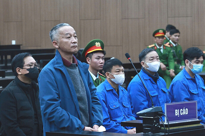 Cựu Chủ tịch Trần Văn Hiệp và các bị cáo tại tòa. Ảnh: Xuân Hoa