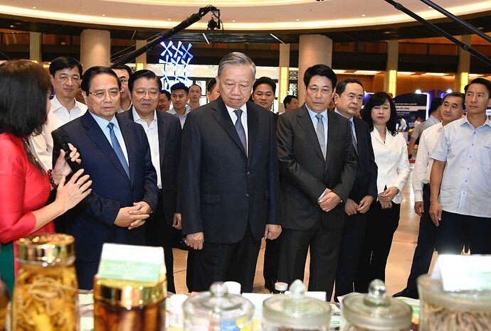 Tổng Bí thư: “Liên thông các tuyến bệnh viện, giảm chi phí cho người bệnh” - 3 Tổng Bí thư: “Liên thông các tuyến bệnh viện, giảm chi phí cho người bệnh” - 3