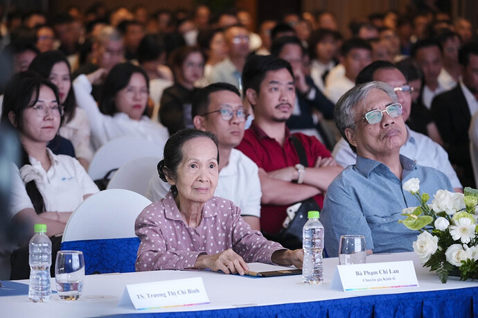 TS. Phạm Chi Lan: Không thể cứ mãi dựa vào nước ngoài, đã đến lúc công nghiệp Việt tự ‘cất cánh’, VinFast có thể làm được điều Toyota từng làm ở Nhật