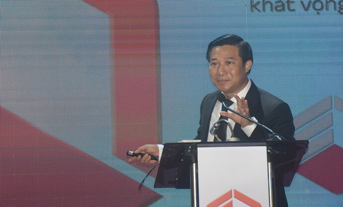 Ông Lê Đình Thắng, Chủ tịch HĐQT Công ty giới thiệu ý nghĩa của thương hiệu