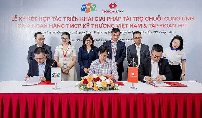 FPT ký kết hợp tác cùng Techcombank, mở ‘van’ vốn cho hơn 3.800 đại lý và 8.000 cửa hàng