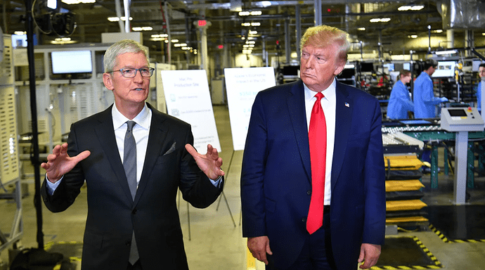 'Dằn mặt' Tim Cook: Ông Trump bất ngờ tuyên bố Apple sẽ phải trả thuế 25% nếu iPhone không sản xuất tại Mỹ - ảnh 1