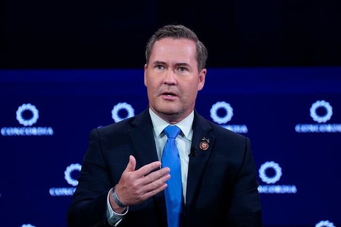 Ông Trump cân nhắc nối lại viện trợ quân sự cho Ukraine - 1