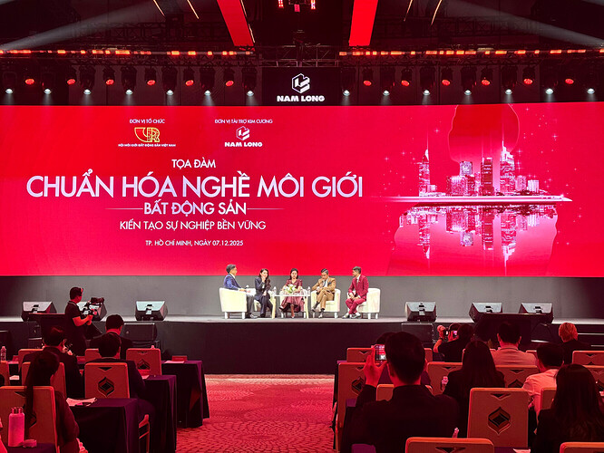 Gần 90% môi giới không có chứng chỉ hành nghề: VARS lên tiếng, thị trường cần chuẩn hóa khẩn cấp - Ảnh 1.