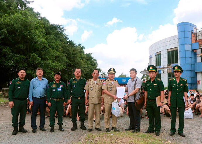 Bộ Công an phối hợp tiếp nhận 161 ‘cán bộ điện lực, an ninh mạng' từ Campuchia - ảnh 1
