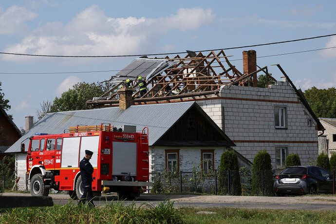 Nga - NATO leo thang căng thẳng vì sự cố UAV ở Ba Lan -0
