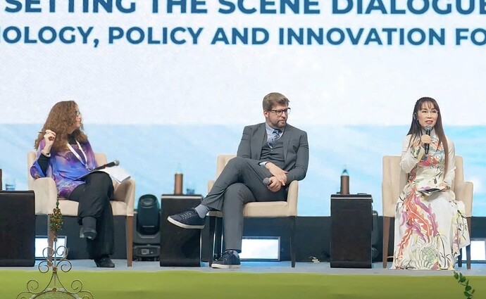 Nữ tỉ phú Nguyễn Thị Phương Thảo tham gia phiên thảo luận cùng các đại biểu quốc tế.