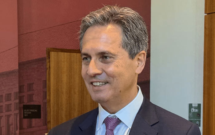 Một quan chức Fed 'dội gáo nước lạnh' vào kỳ vọng cắt giảm lãi suất ngay lập tức của Phố Wall: Vấn đề không chỉ ở tháng 9- Ảnh 1. Một quan chức Fed 'dội gáo nước lạnh' vào kỳ vọng cắt giảm lãi suất ngay lập tức của Phố Wall: Vấn đề không chỉ ở tháng 9- Ảnh 1.