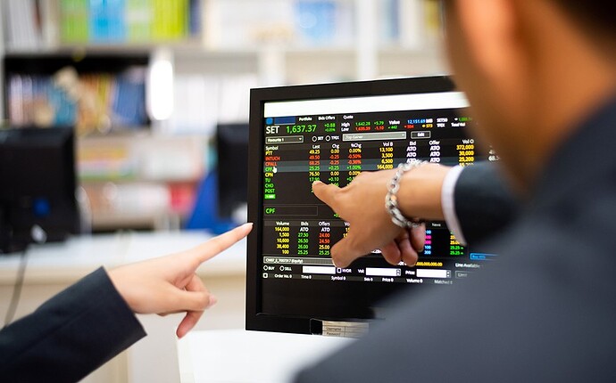 Cổ phiếu cần quan tâm ngày 16/4