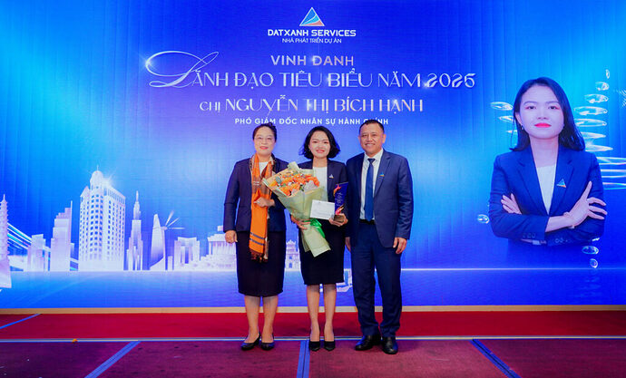 Bà Nguyễn Thị Bích Hạnh – Phó Giám đốc Nhân sự Hành chính được vinh danh Lãnh đạo Tiêu biểu năm 2025