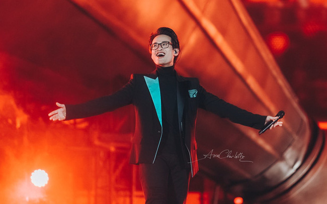 Giữa ồn ào “khán giả nuôi nghệ sĩ”, rầm rộ lại phát ngôn của Hà Anh Tuấn: “Đừng bao giờ nghĩ do tài năng. Không có người mua thì bán cho ai” Giữa ồn ào “khán giả nuôi nghệ sĩ”, rầm rộ lại phát ngôn của Hà Anh Tuấn: “Đừng bao giờ nghĩ do tài năng. Không có người mua thì bán cho ai”