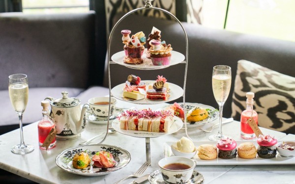 Nắm rõ các quy tắc thưởng trà sẽ giúp bạn tự tin tham dự các bữa tiệc trà kem Nắm rõ các quy tắc thưởng trà sẽ giúp bạn tự tin tham dự các bữa tiệc trà kem